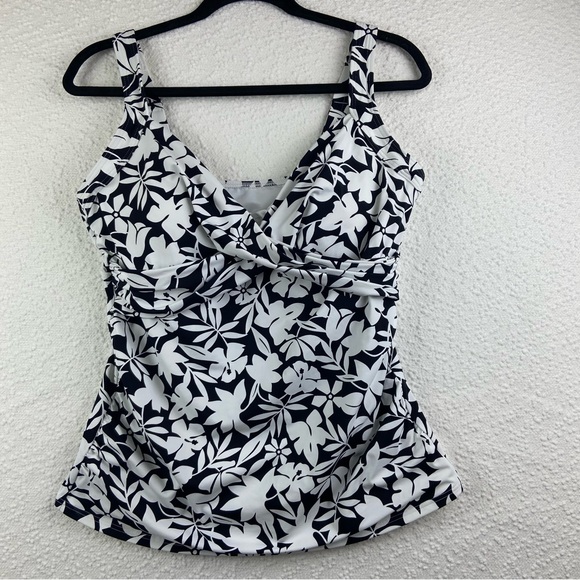 Lands' End Other - Lands' End Black and White Floral underwire swim tankini top. Size 12D.